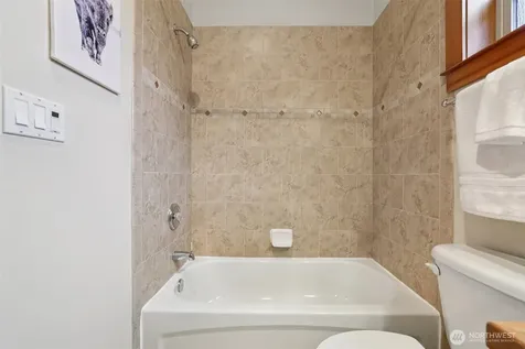 9047 17th Avenue SW Seattle WA 98106