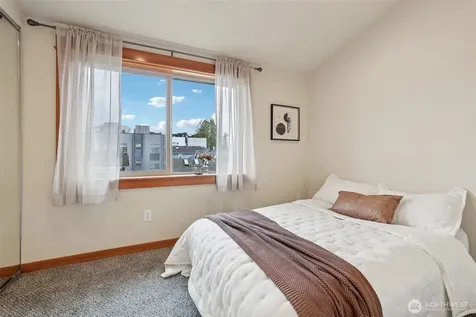 9047 17th Avenue SW Seattle WA 98106