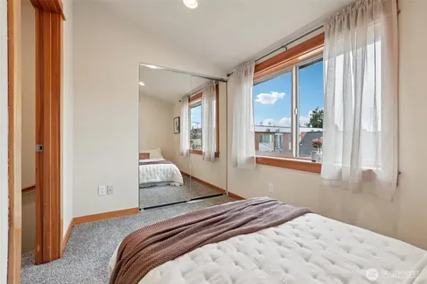 9047 17th Avenue SW Seattle WA 98106