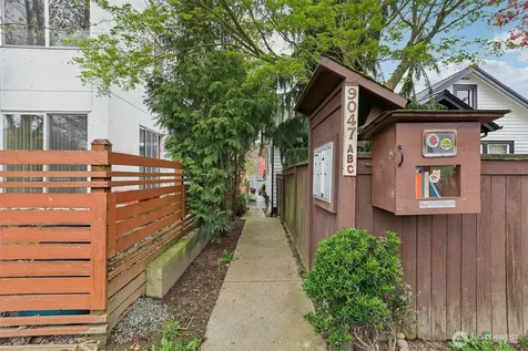 9047 17th Avenue SW Seattle WA 98106