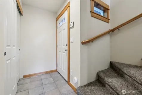 9047 17th Avenue SW Seattle WA 98106