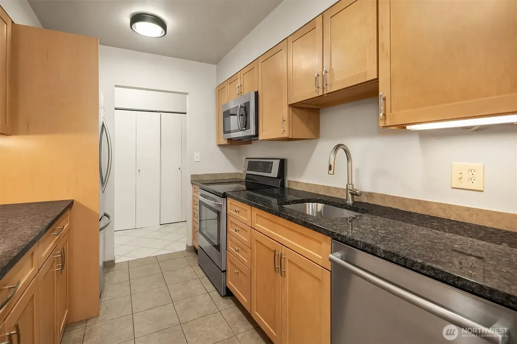 4540 8th Avenue NE Seattle WA 98105