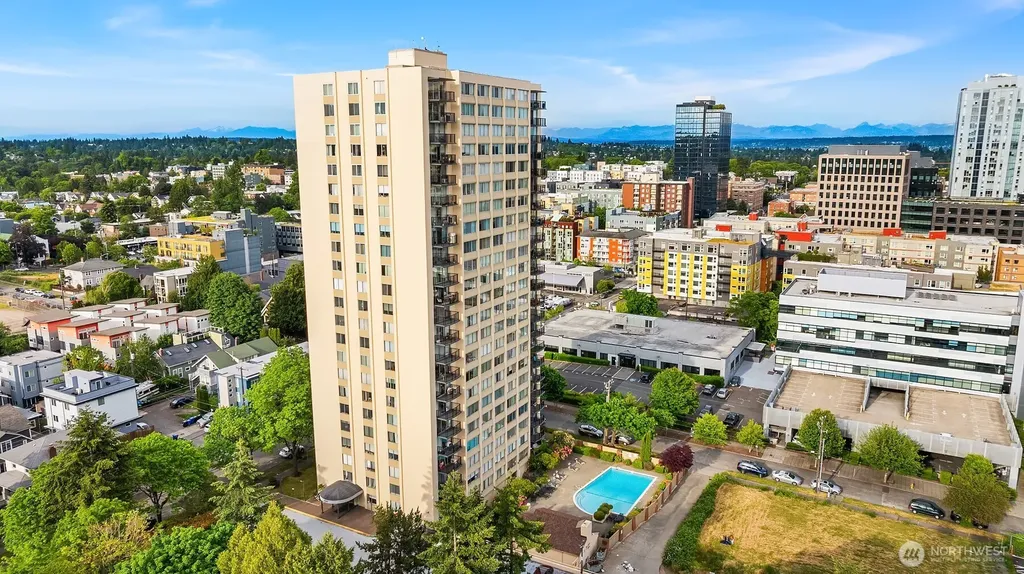 4540 8th Avenue NE Seattle WA 98105