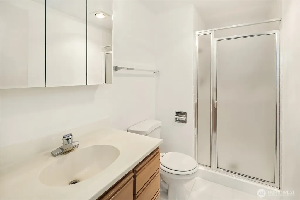 4540 8th Avenue NE Seattle WA 98105