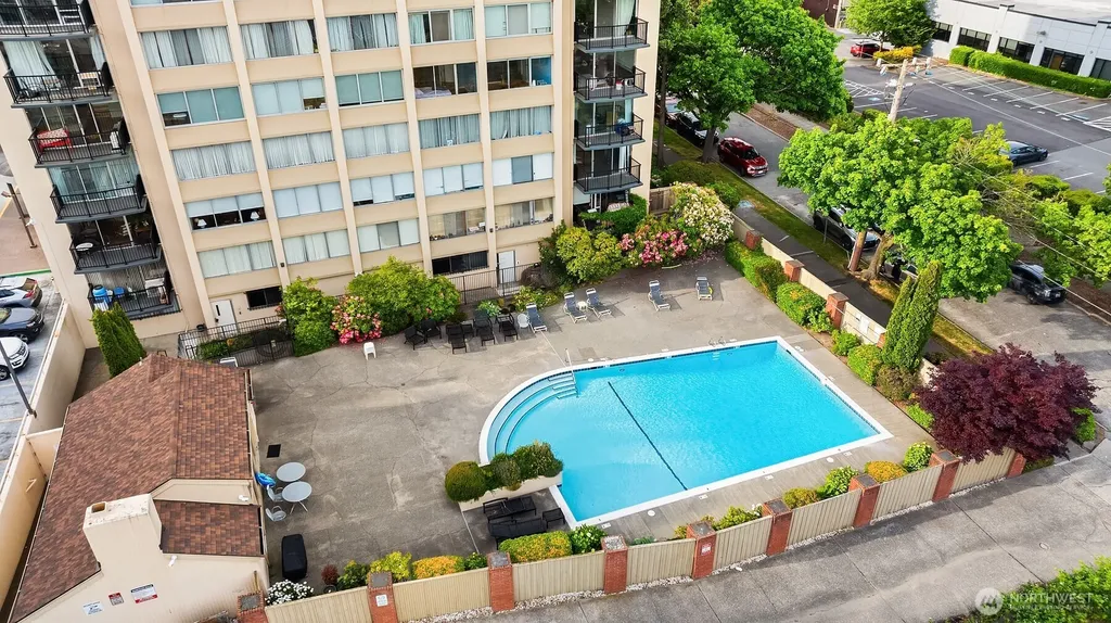 4540 8th Avenue NE Seattle WA 98105