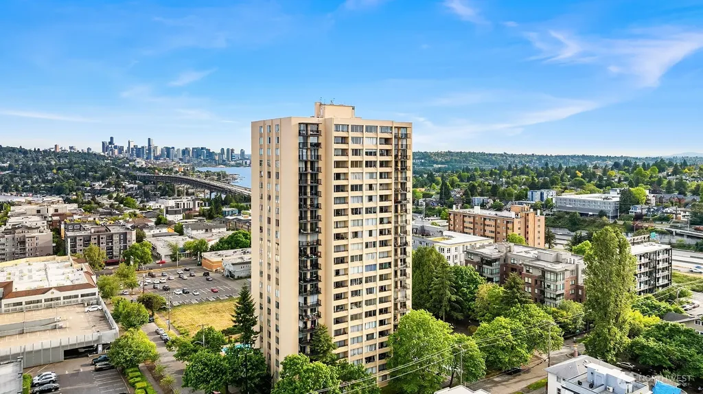 4540 8th Avenue NE Seattle WA 98105