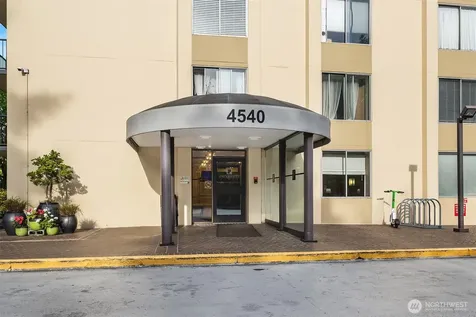 4540 8th Avenue NE Seattle WA 98105