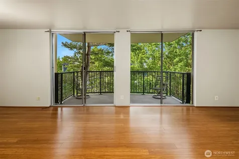 4540 8th Avenue NE Seattle WA 98105