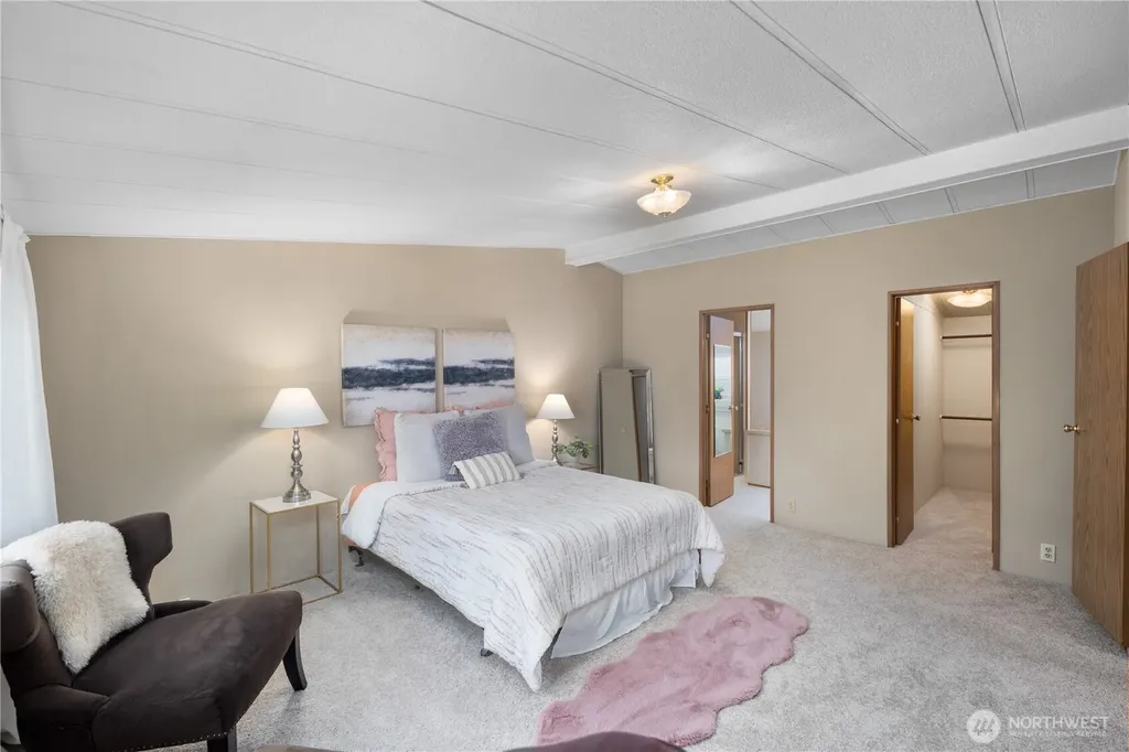 17308 Woodcrest Drive NE Bothell WA 98011