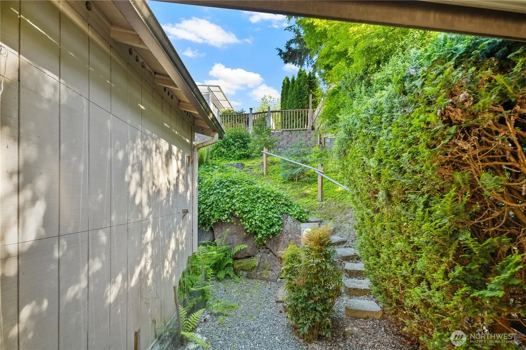 17308 Woodcrest Drive NE Bothell WA 98011