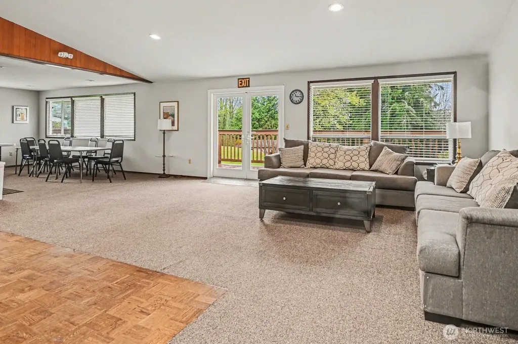 17308 Woodcrest Drive NE Bothell WA 98011