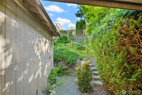 17308 Woodcrest Drive NE Bothell WA 98011