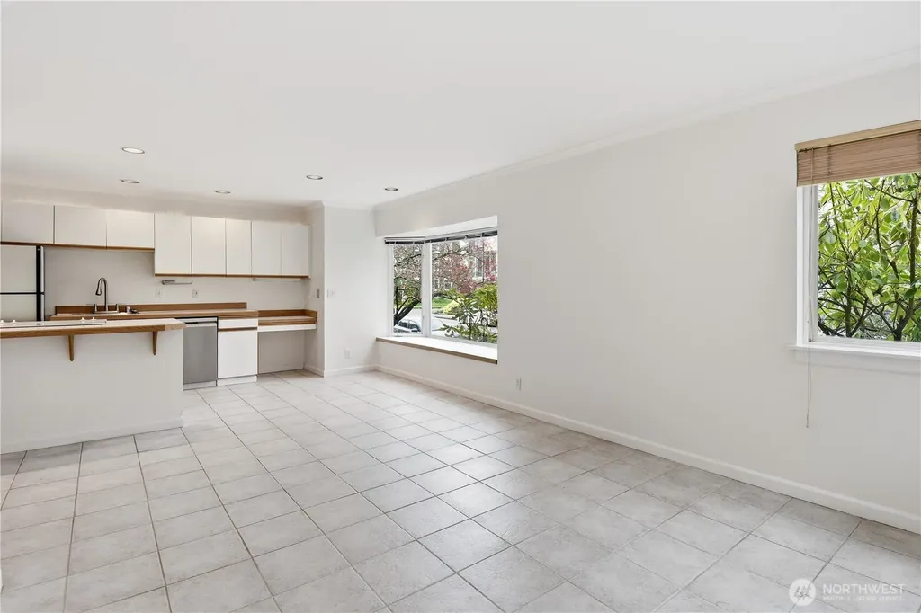 4811 Phinney Avenue N Seattle WA 98103