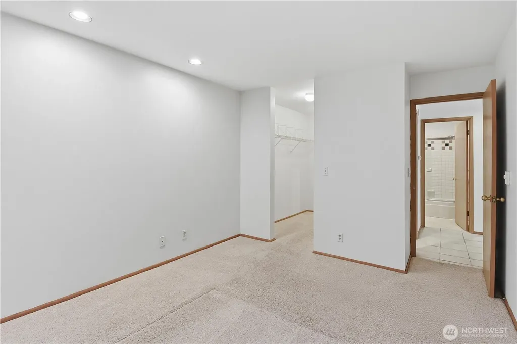 4811 Phinney Avenue N Seattle WA 98103