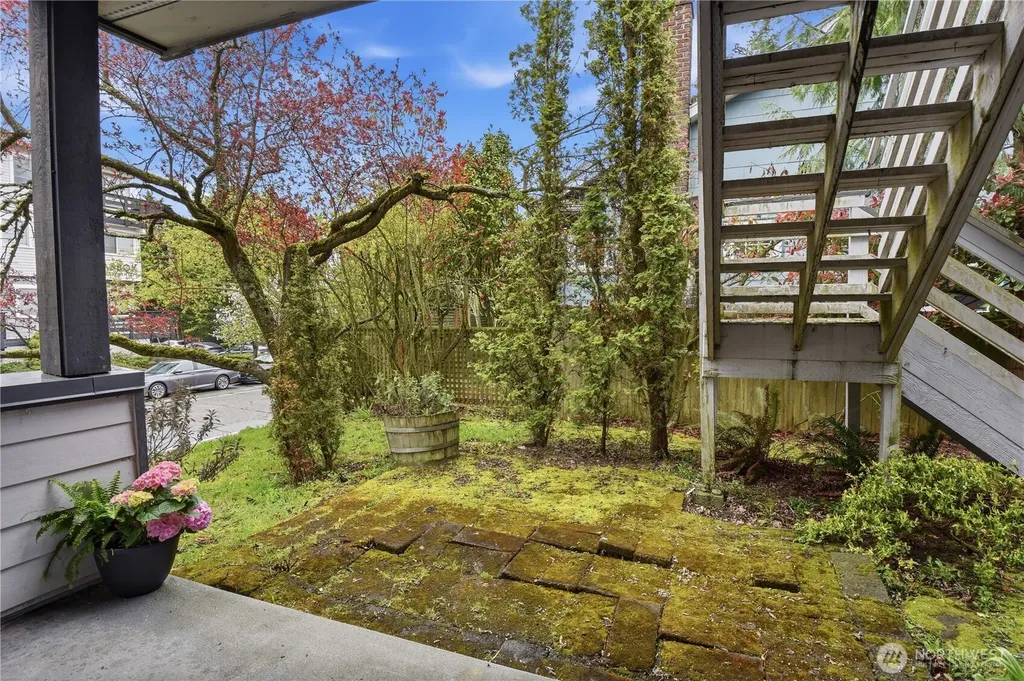 4811 Phinney Avenue N Seattle WA 98103
