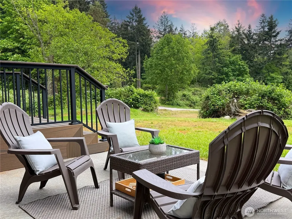 17 B Whidbey Island Drive Hat Island WA 98206