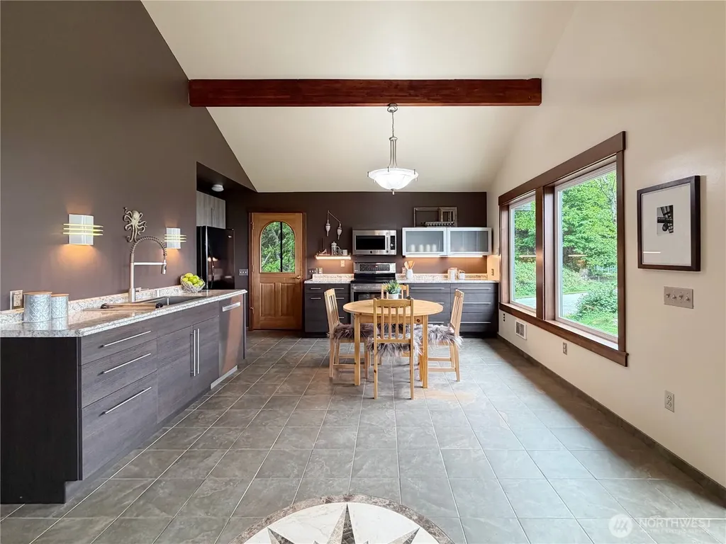 17 B Whidbey Island Drive Hat Island WA 98206