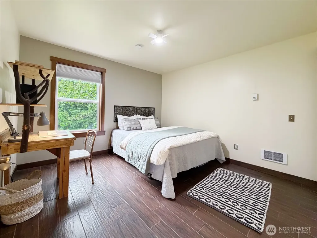 17 B Whidbey Island Drive Hat Island WA 98206