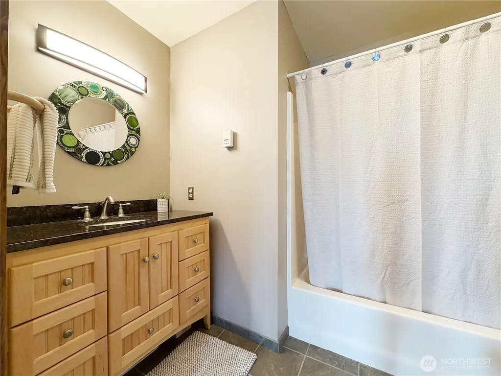 17 B Whidbey Island Drive Hat Island WA 98206