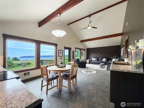 17 B Whidbey Island Drive Hat Island WA 98206