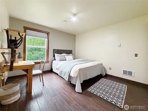 17 B Whidbey Island Drive Hat Island WA 98206