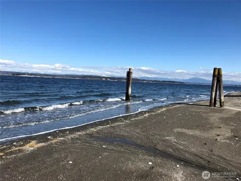 17 B Whidbey Island Drive Hat Island WA 98206