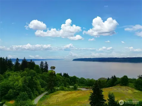 17 B Whidbey Island Drive Hat Island WA 98206