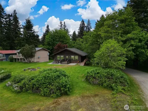 17 B Whidbey Island Drive Hat Island WA 98206
