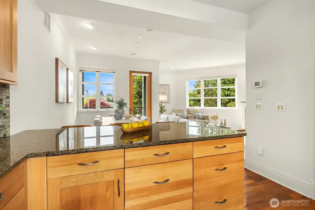 3215 W Lynn Street Seattle WA 98199