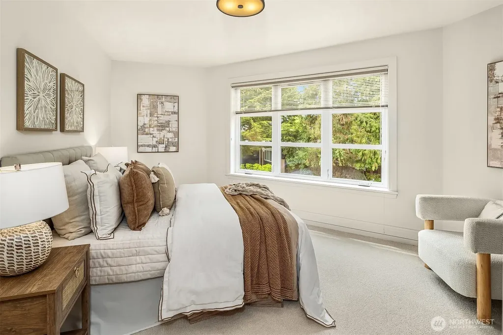 3215 W Lynn Street Seattle WA 98199
