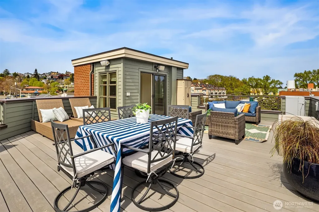 3215 W Lynn Street Seattle WA 98199