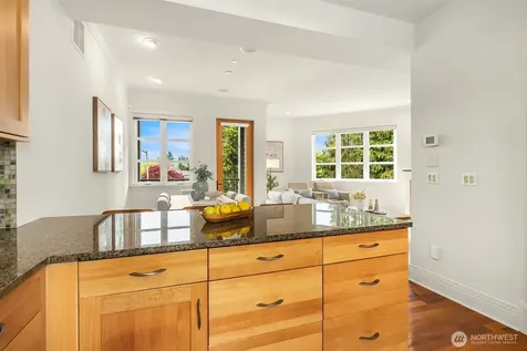 3215 W Lynn Street Seattle WA 98199