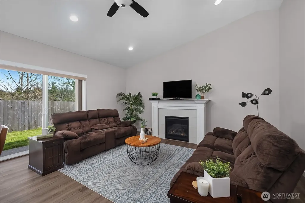 903 Cody Street SE Rainier WA 98576