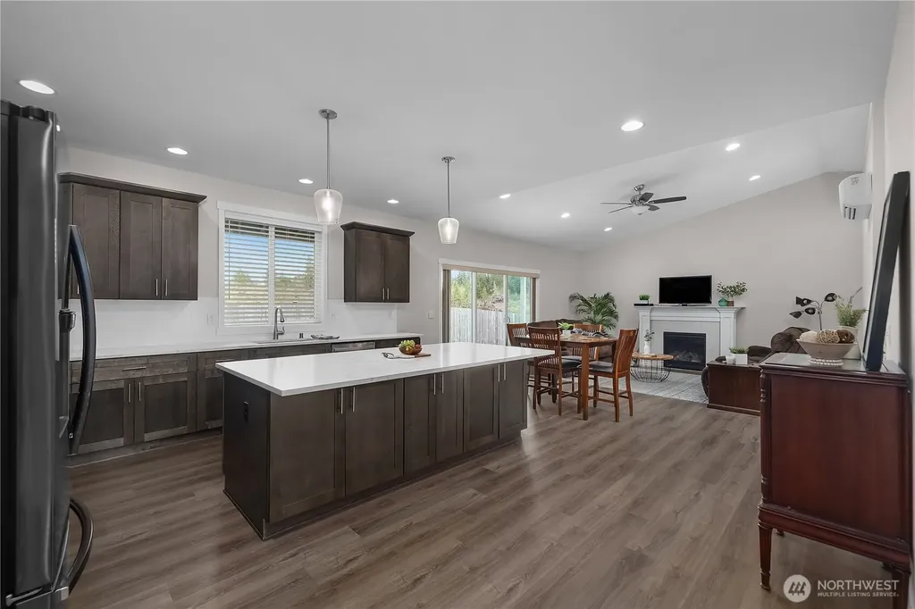 903 Cody Street SE Rainier WA 98576