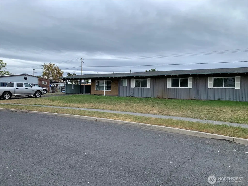 137 Schilling Moses Lake WA 98837