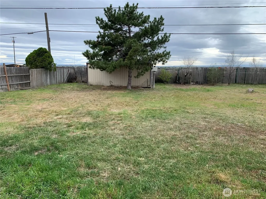 137 Schilling Moses Lake WA 98837