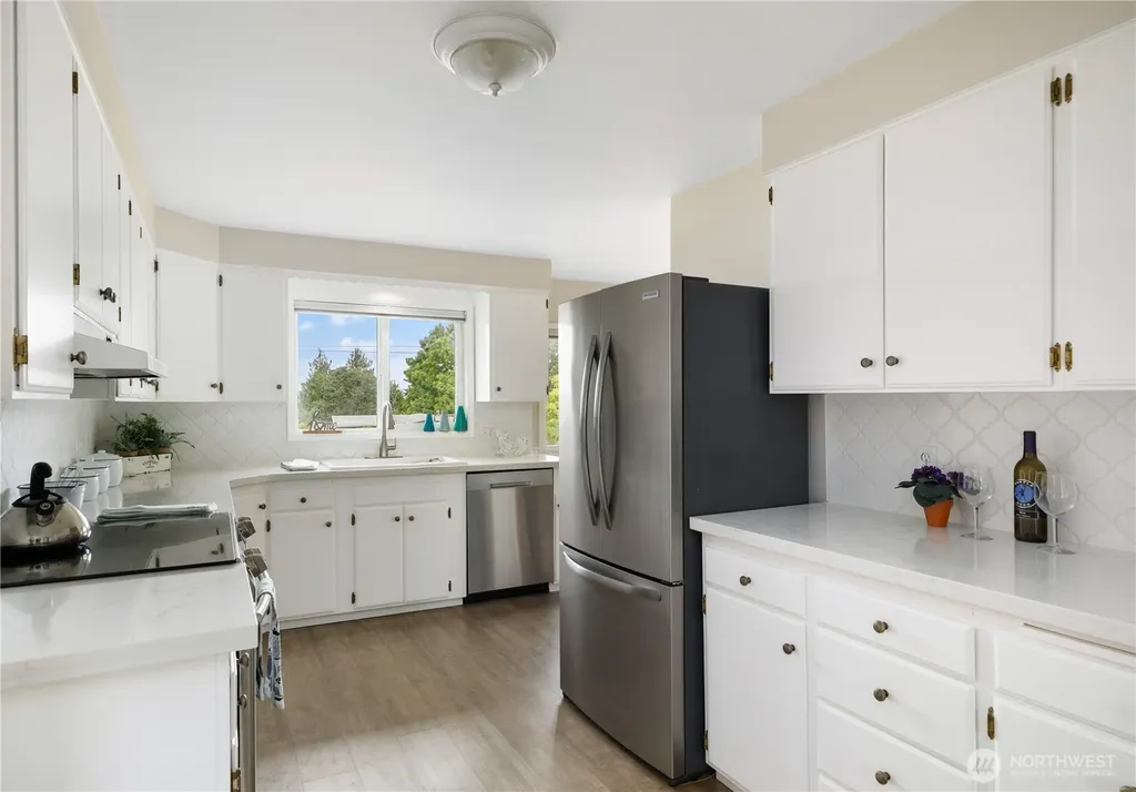 690 Maplewood Loop Oak Harbor WA 98277
