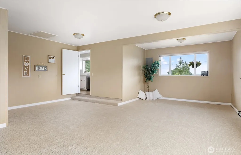 690 Maplewood Loop Oak Harbor WA 98277