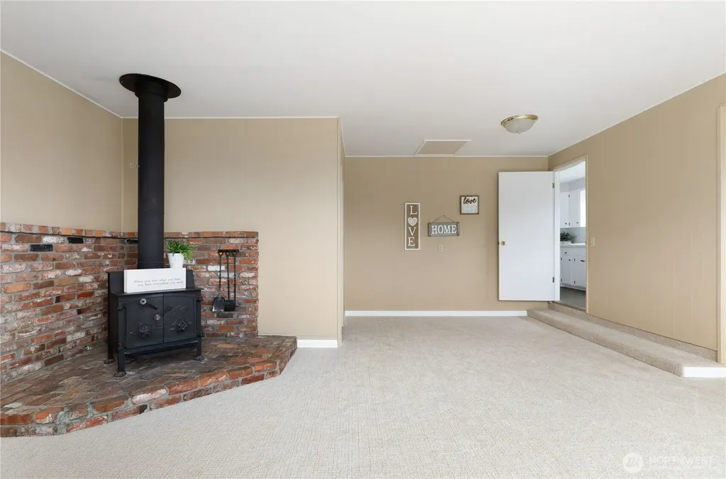 690 Maplewood Loop Oak Harbor WA 98277