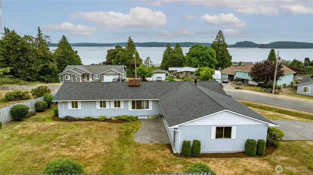 690 Maplewood Loop Oak Harbor WA 98277