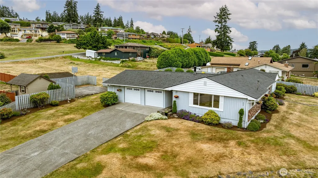 690 Maplewood Loop Oak Harbor WA 98277