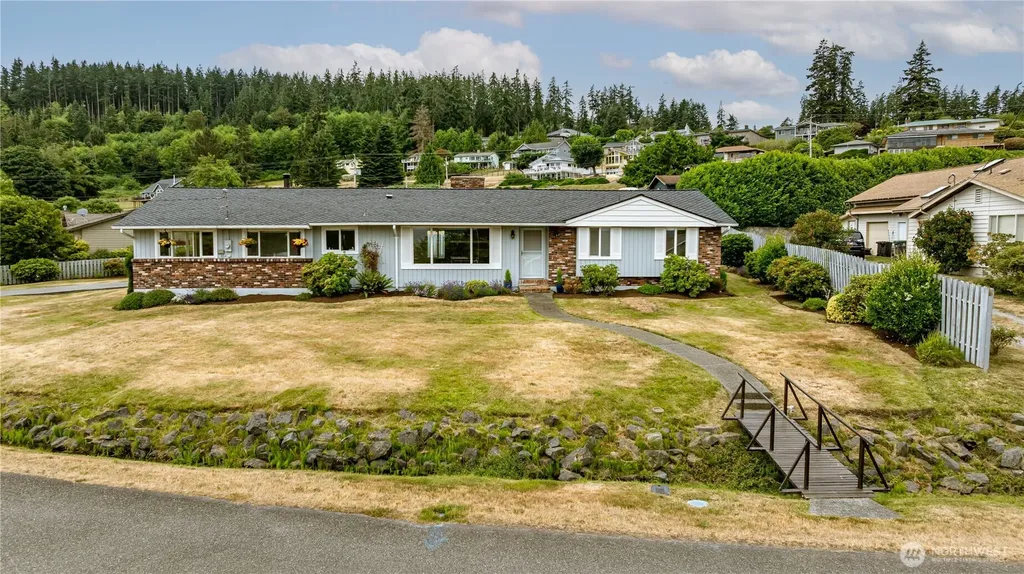 690 Maplewood Loop Oak Harbor WA 98277