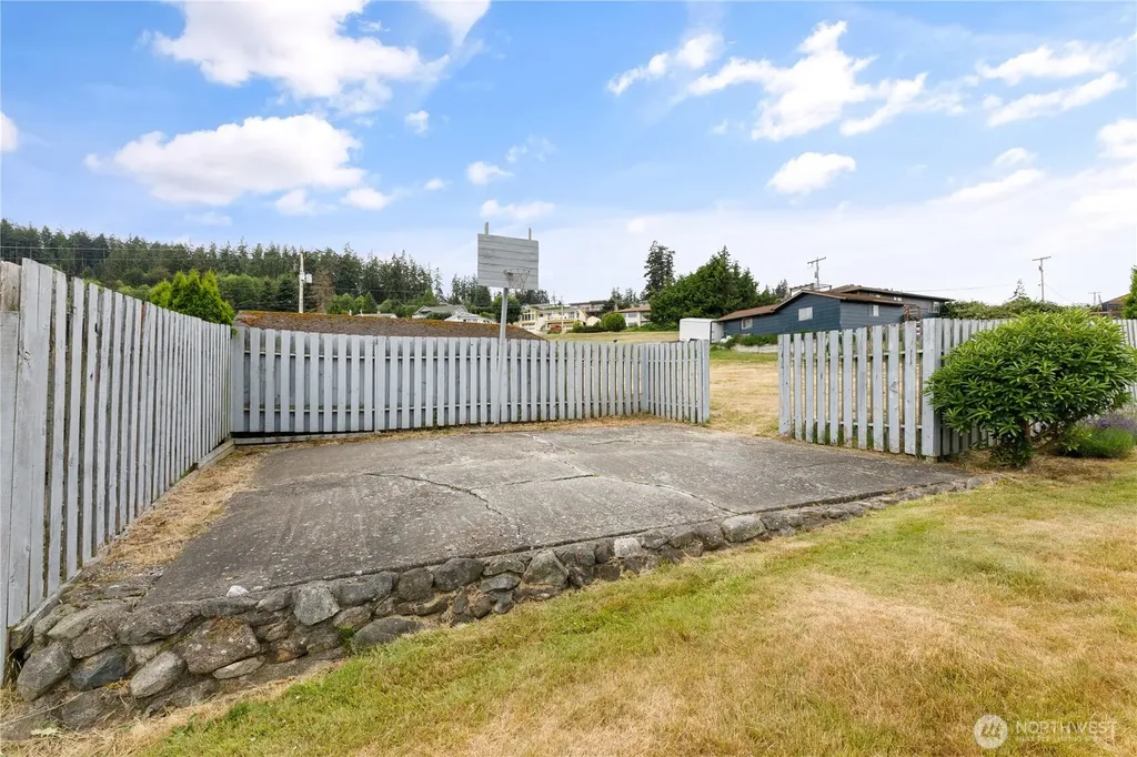 690 Maplewood Loop Oak Harbor WA 98277