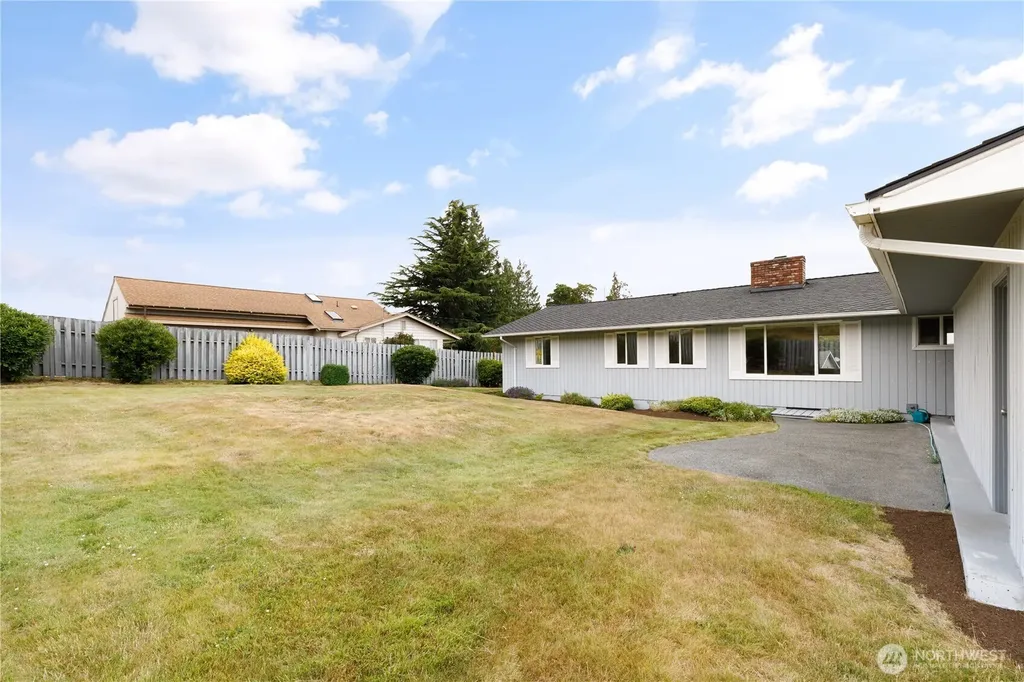 690 Maplewood Loop Oak Harbor WA 98277