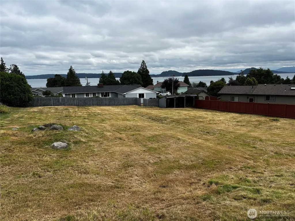 690 Maplewood Loop Oak Harbor WA 98277