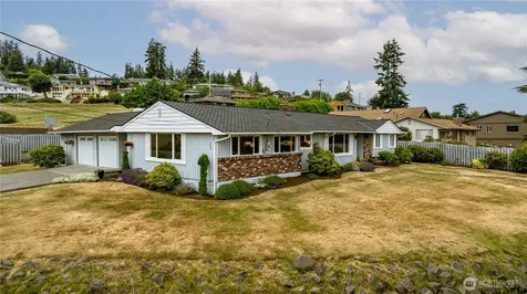 690 Maplewood Loop Oak Harbor WA 98277