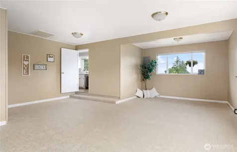 690 Maplewood Loop Oak Harbor WA 98277
