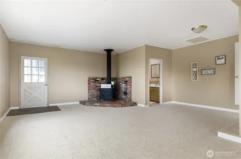 690 Maplewood Loop Oak Harbor WA 98277