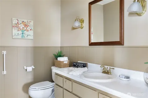 690 Maplewood Loop Oak Harbor WA 98277