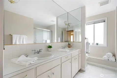 690 Maplewood Loop Oak Harbor WA 98277